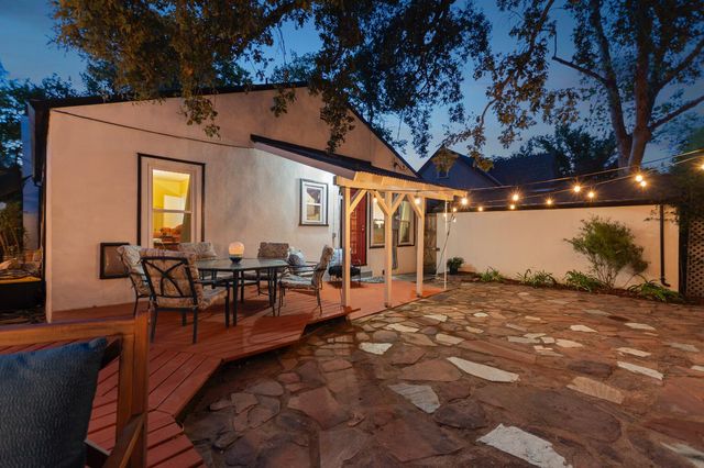 2813 27th St, Sacramento, CA 95818