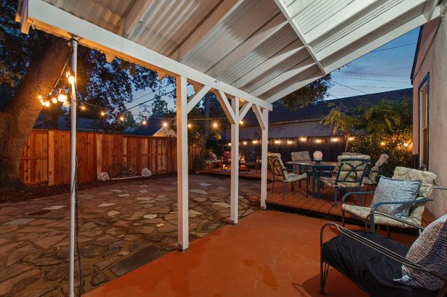 2813 27th St, Sacramento, CA 95818