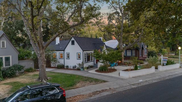 2813 27th St, Sacramento, CA 95818