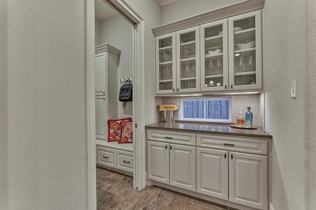 172 Mcgoey Circle, The Woodlands, TX 77384