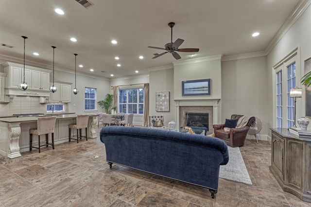 172 Mcgoey Circle, The Woodlands, TX 77384