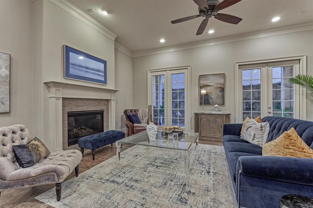 172 Mcgoey Circle, The Woodlands, TX 77384