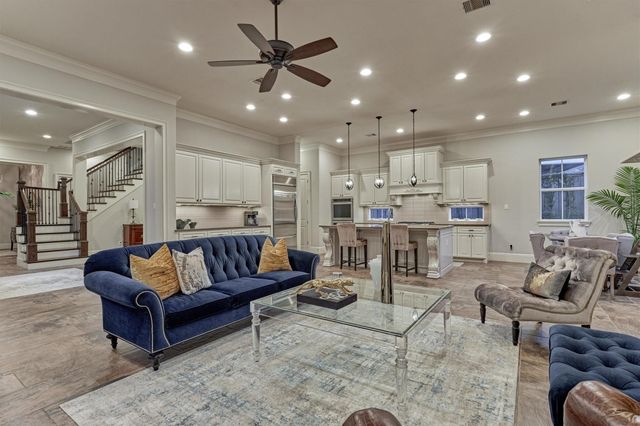 172 Mcgoey Circle, The Woodlands, TX 77384