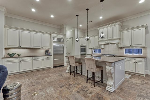 172 Mcgoey Circle, The Woodlands, TX 77384