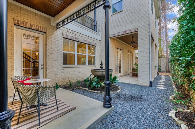 172 Mcgoey Circle, The Woodlands, TX 77384