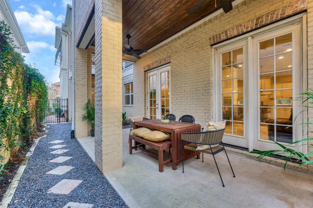 172 Mcgoey Circle, The Woodlands, TX 77384