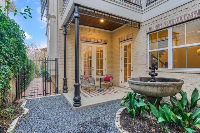 172 Mcgoey Circle, The Woodlands, TX 77384