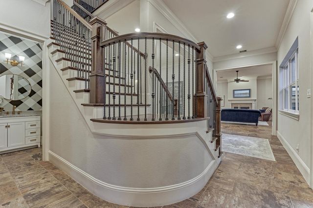 172 Mcgoey Circle, The Woodlands, TX 77384