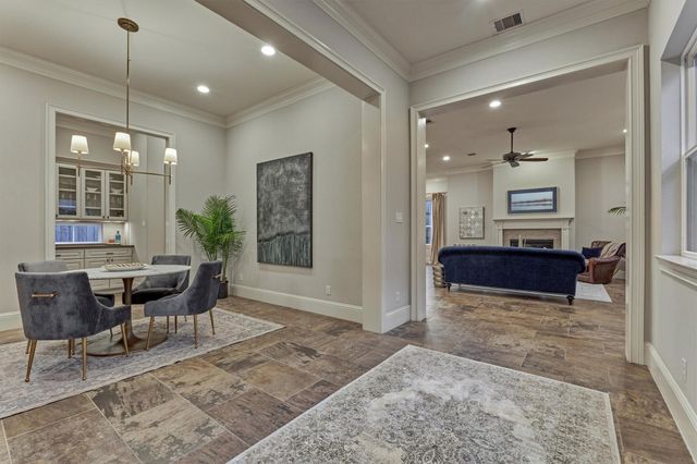 172 Mcgoey Circle, The Woodlands, TX 77384