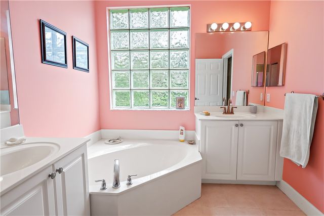 4196 Abington Woods Circle, Vero Beach, FL 32967