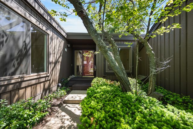 15 Haverhill Court, Ann Arbor, MI 48105