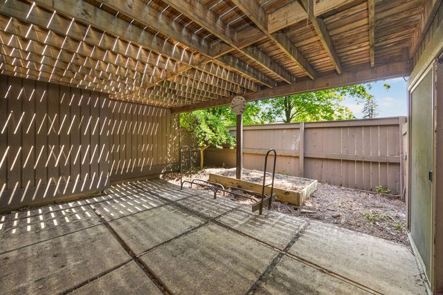 15 Haverhill Court, Ann Arbor, MI 48105