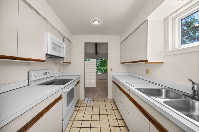 15 Haverhill Court, Ann Arbor, MI 48105