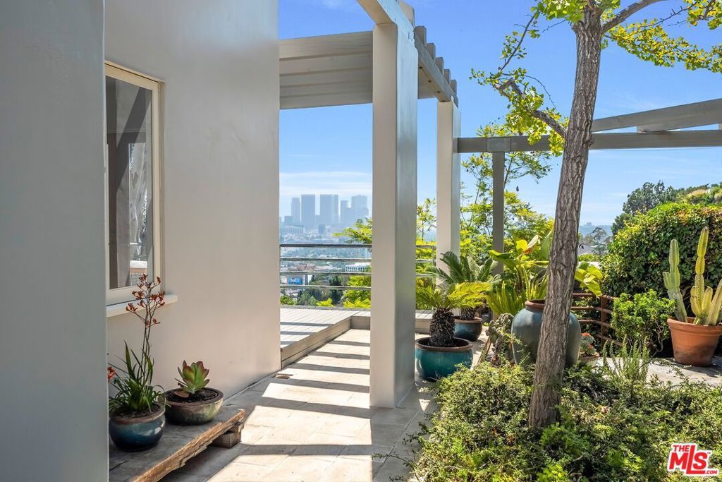 1394 Miller Drive, Los Angeles, CA 90069 — photo 4