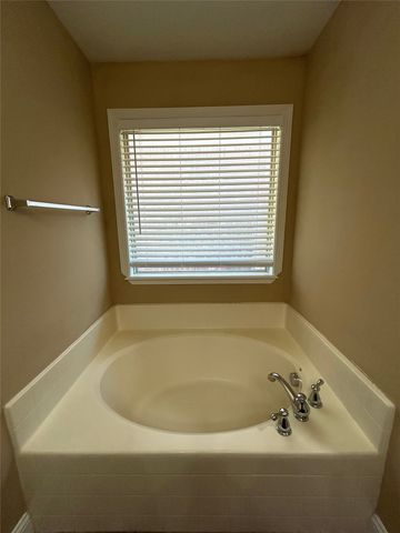 5865 Fir Tree Lane, Fort Worth, TX 76123