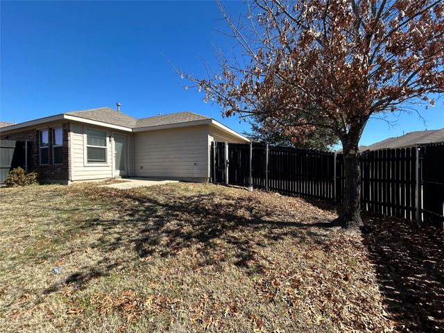 5865 Fir Tree Lane, Fort Worth, TX 76123