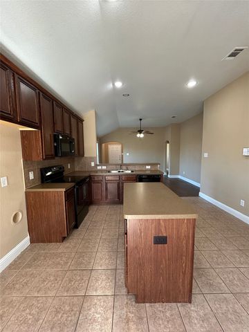 5865 Fir Tree Lane, Fort Worth, TX 76123