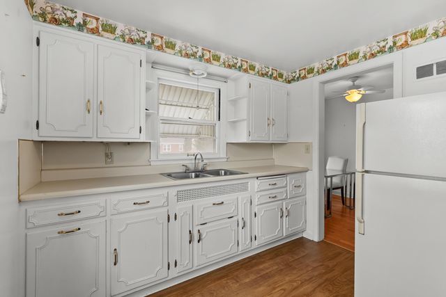 2231 Lakeway Avenue, Kalamazoo, MI 49001