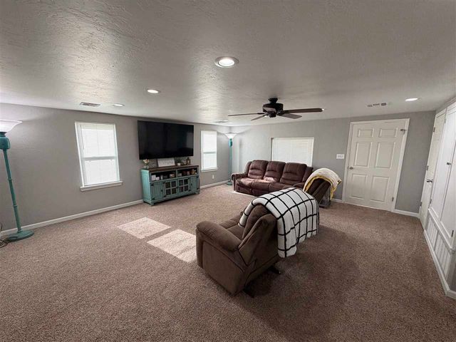155 Twin Circle Dr, Elgin, OK 73538