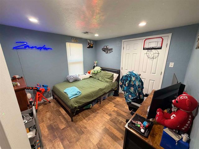 155 Twin Circle Dr, Elgin, OK 73538