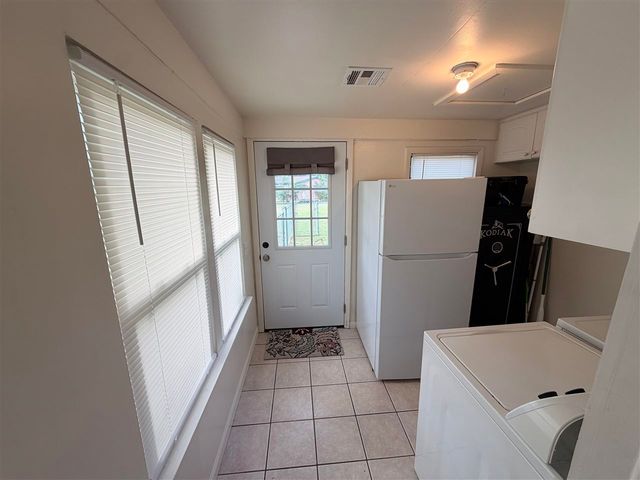 155 Twin Circle Dr, Elgin, OK 73538