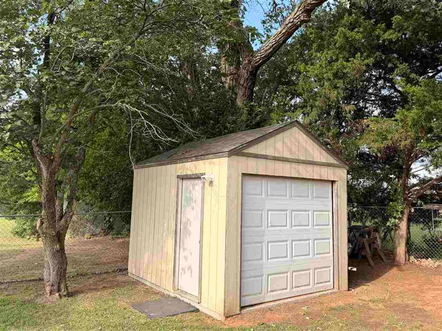 155 Twin Circle Dr, Elgin, OK 73538