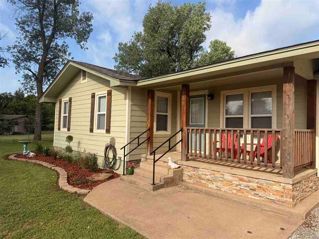 155 Twin Circle Dr, Elgin, OK 73538