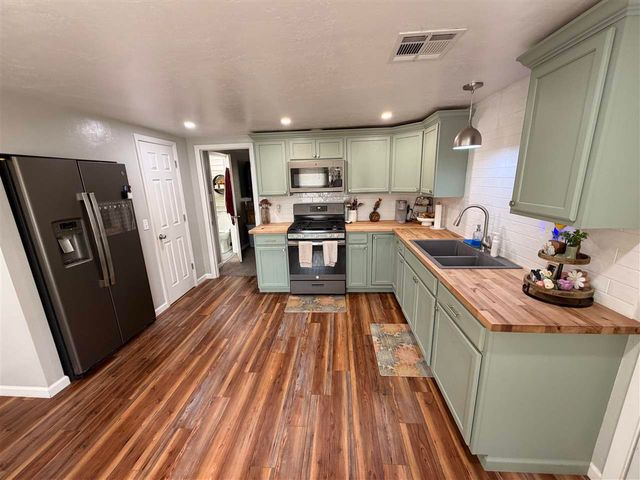 155 Twin Circle Dr, Elgin, OK 73538