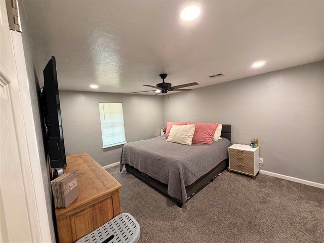 155 Twin Circle Dr, Elgin, OK 73538