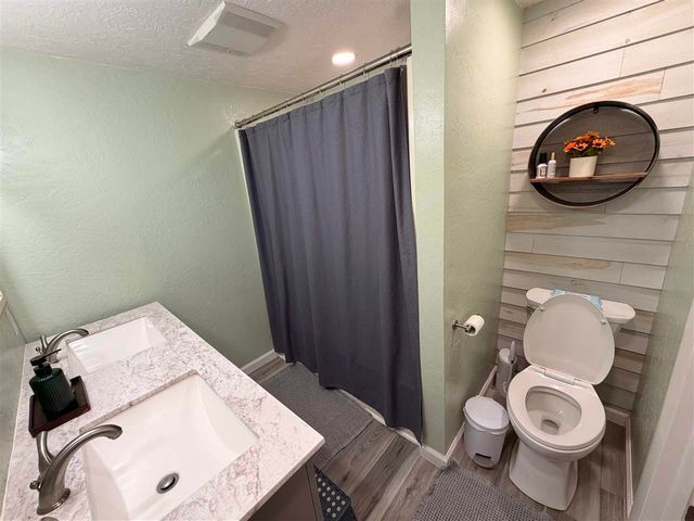 155 Twin Circle Dr, Elgin, OK 73538