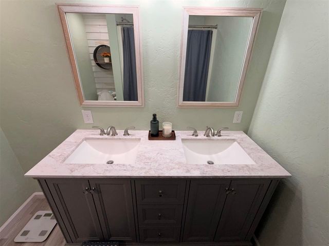 155 Twin Circle Dr, Elgin, OK 73538