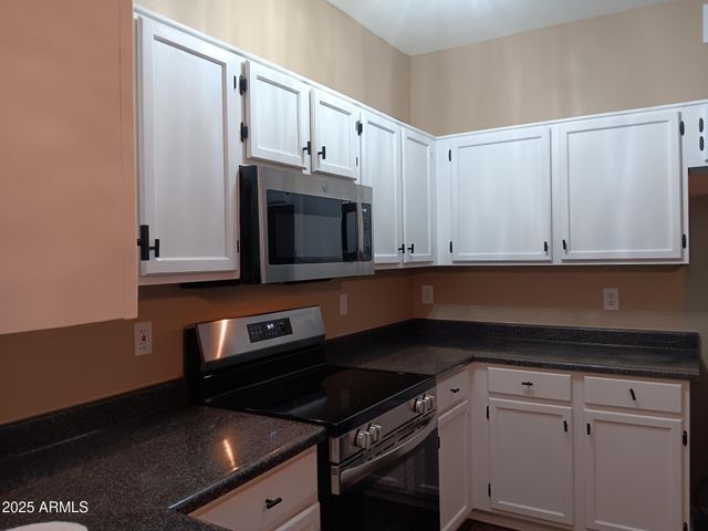 6827 W AIRE LIBRE Avenue, Peoria, AZ 85382