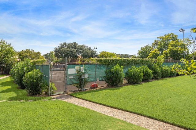 9481 Fondren Road, Houston, TX 77074