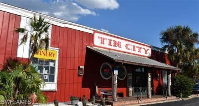 950 7th AVE S # 23, Naples, FL 34102