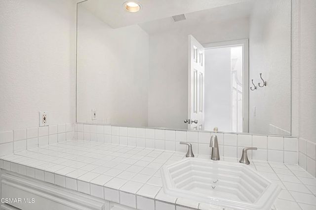 3679 Calle Joaquin, Calabasas, CA 91302