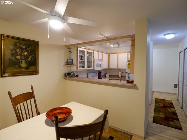 5142 Sw MULTNOMAH Blvd A, Portland, OR 97219