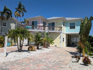 2579 Third ST, Matlacha, FL 33993