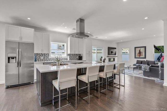 41 Patience Lane, Westbury, NY 11590