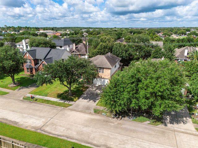 406 Stockbridge Lane, Dickinson, TX 77539