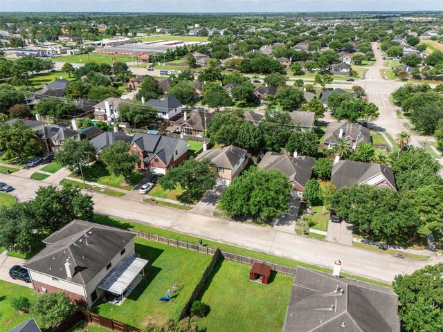 406 Stockbridge Lane, Dickinson, TX 77539
