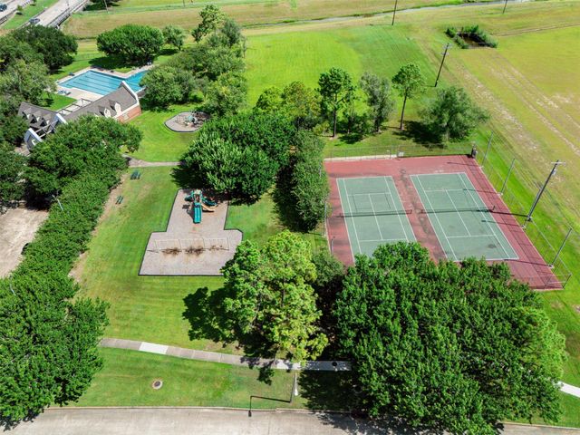 406 Stockbridge Lane, Dickinson, TX 77539