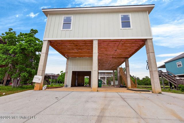 11041 Bay Cove Drive, Bay Saint Louis, MS 39520