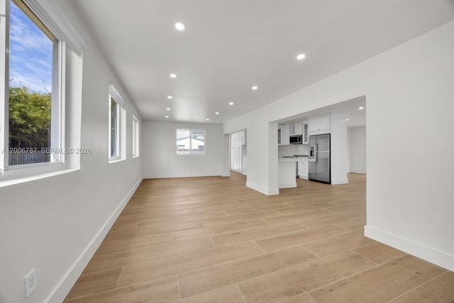 8760 SW 83rd St, Miami, FL 33173