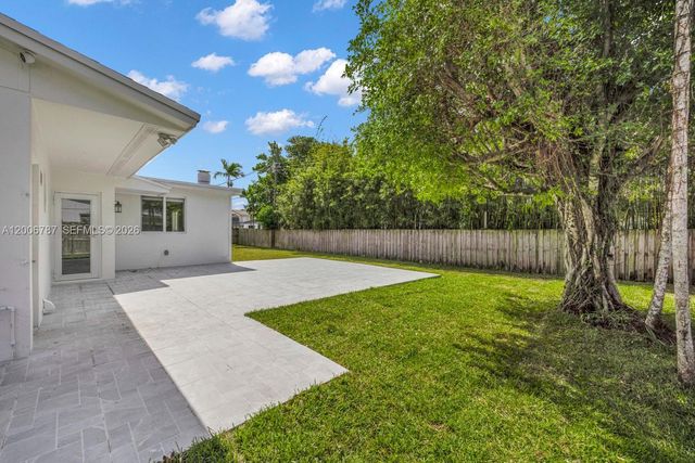 8760 SW 83rd St, Miami, FL 33173