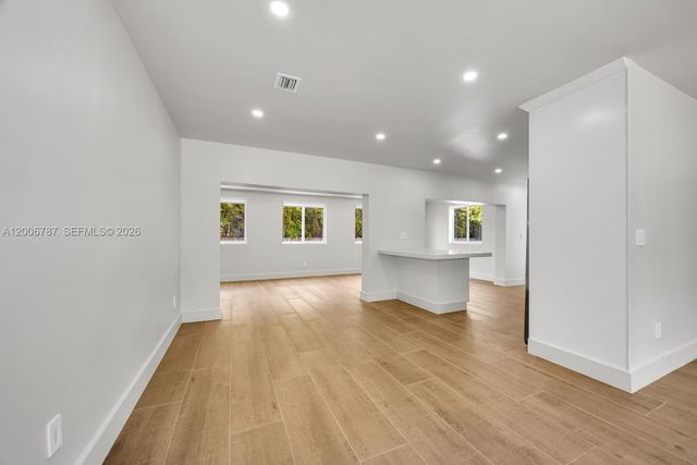 8760 SW 83rd St, Miami, FL 33173