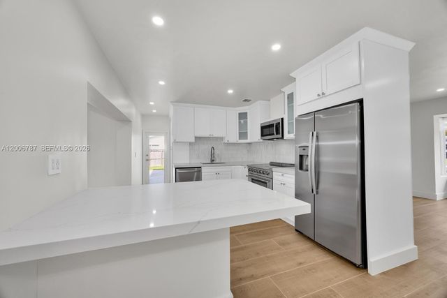 8760 SW 83rd St, Miami, FL 33173