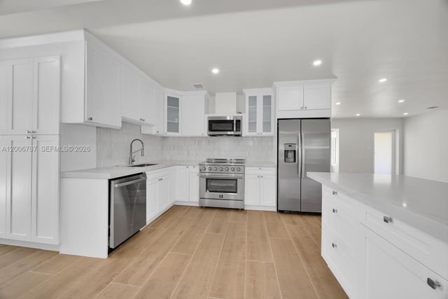 8760 SW 83rd St, Miami, FL 33173