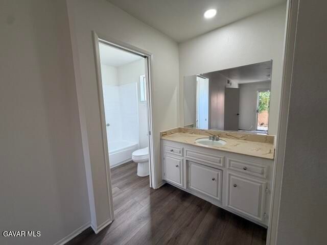 2827 W Avenue J4, Lancaster, CA 93536