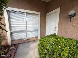 2827 W Avenue J4, Lancaster, CA 93536