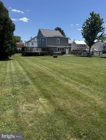 125 N MECHANIC ST, Fredericksburg, PA 17026